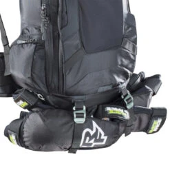 Evoc FR Protector Trail Unlimited 20L -Magasin De Vélos evoc fr protector trail unlimited 20l backpacks 100103105 4250450721284 3 379 4